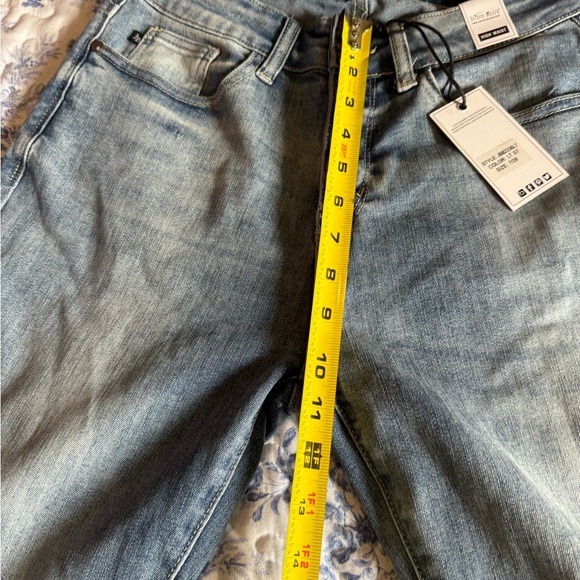 Judy Blue Denim Women's Jeans - Picture 3 of 8